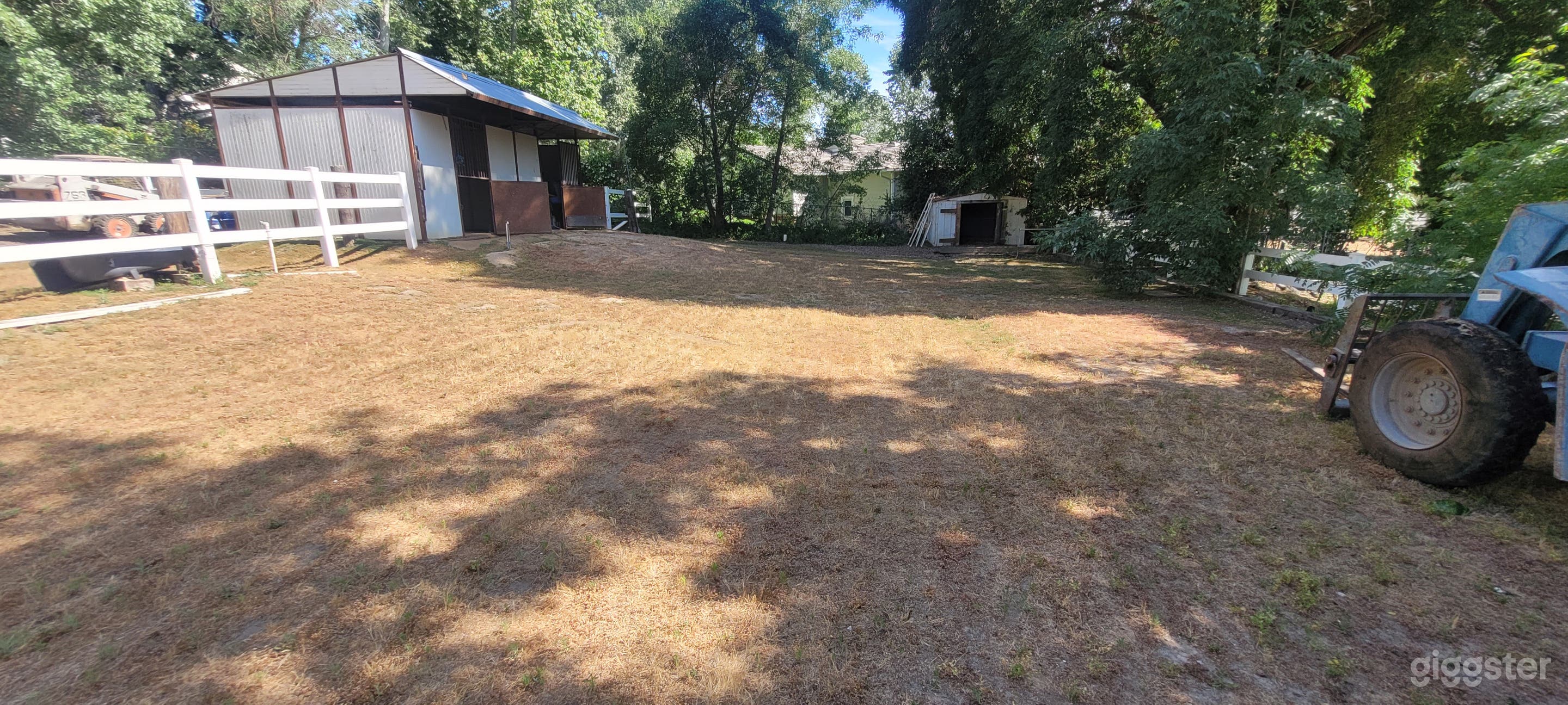 Horse property with chicken coup Photo 2