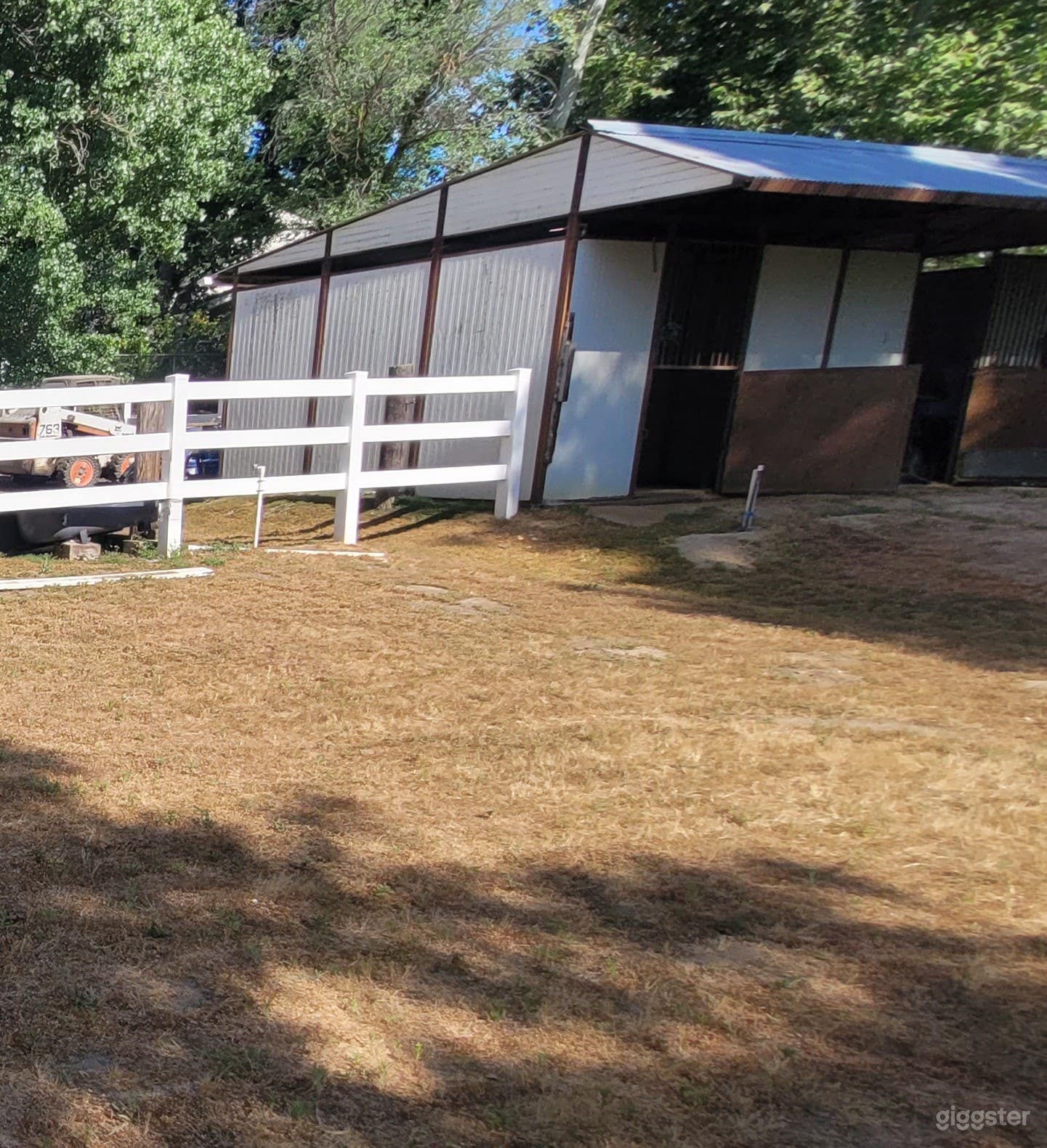 Horse property with chicken coup Photo 4