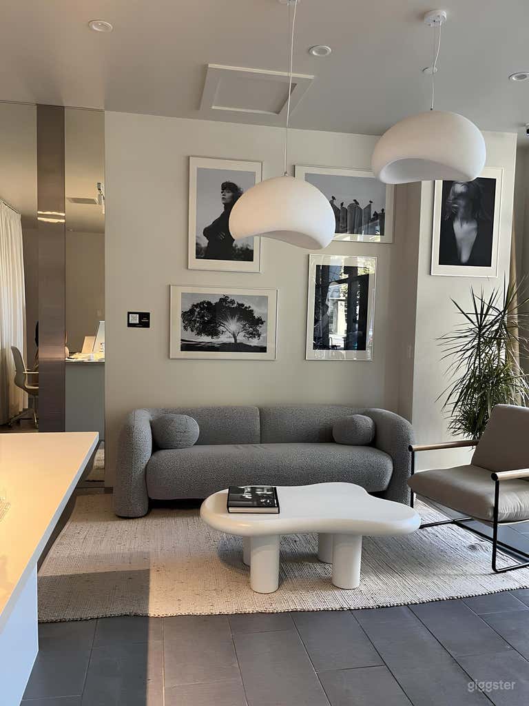  Photography Studio with Camera Tripod & Lounge 