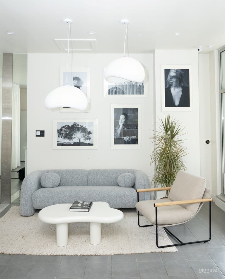  Photography Studio with Camera Tripod & Lounge 