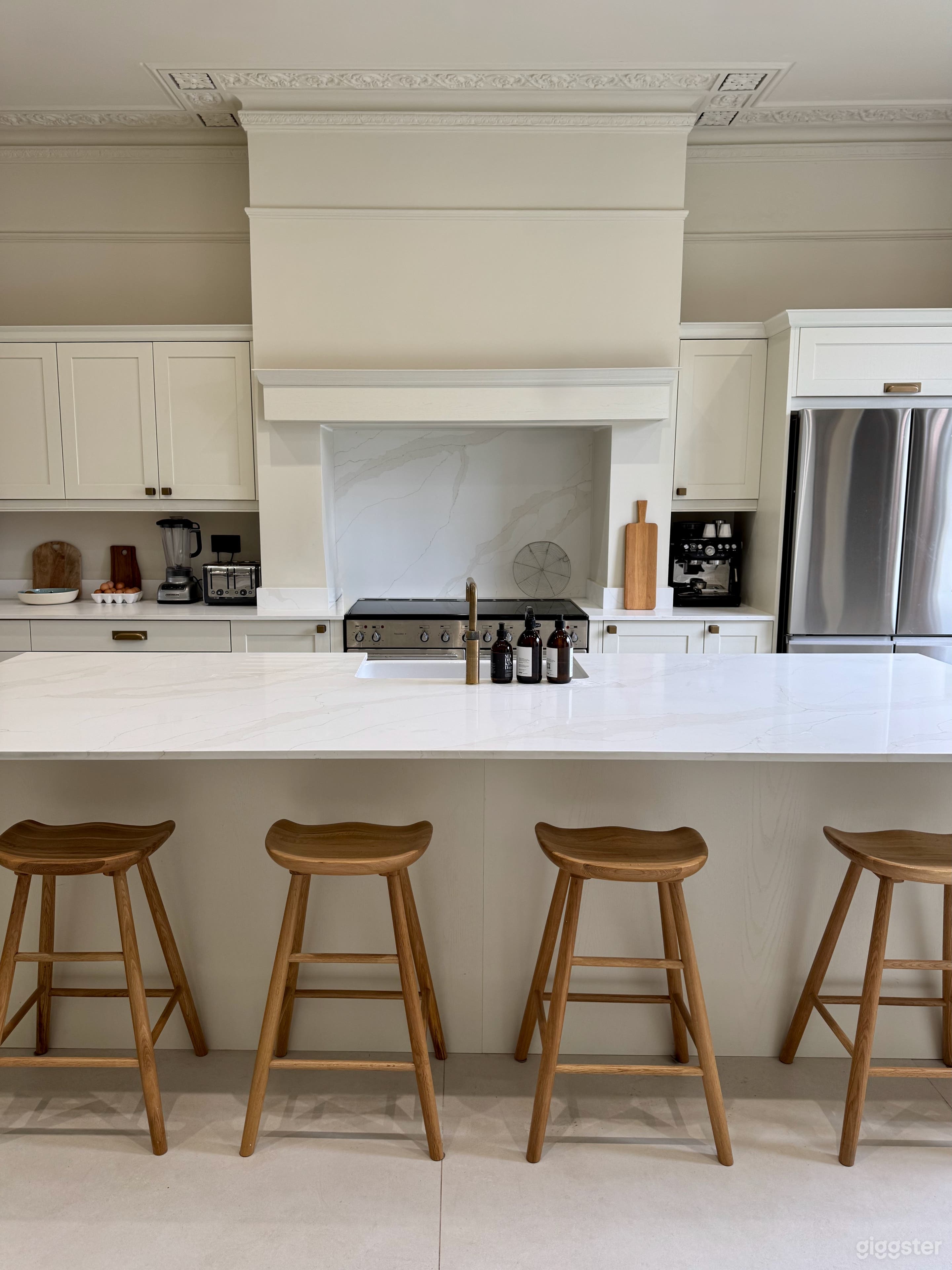 Riverside Property with Boathouse and Large Garden Photo 4