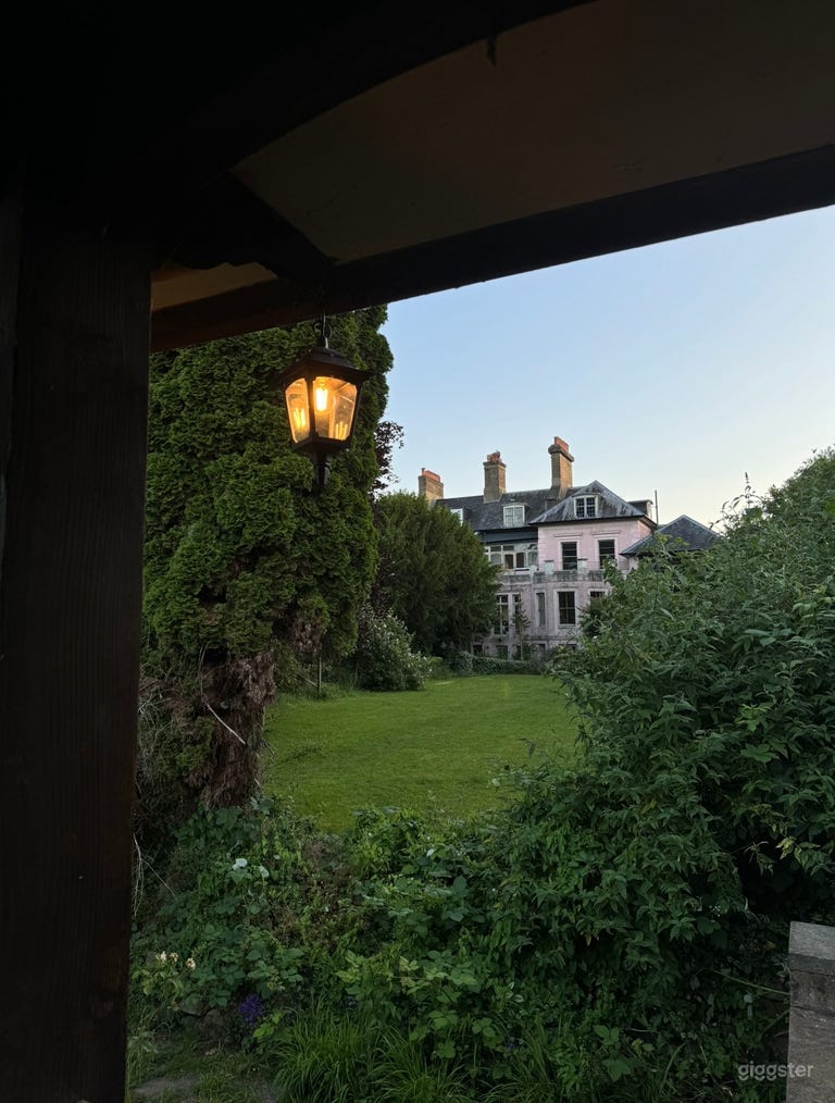  Riverside Property with Boathouse and Large Garden 