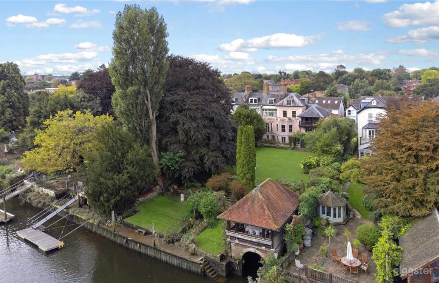 Riverside Property with Boathouse and Large Garden Photo 1