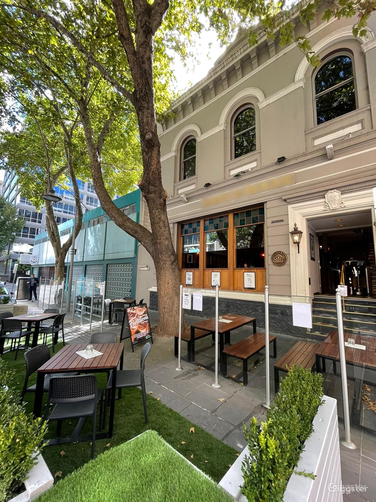  Classy and Comfortable Restaurant & Bar Venue  