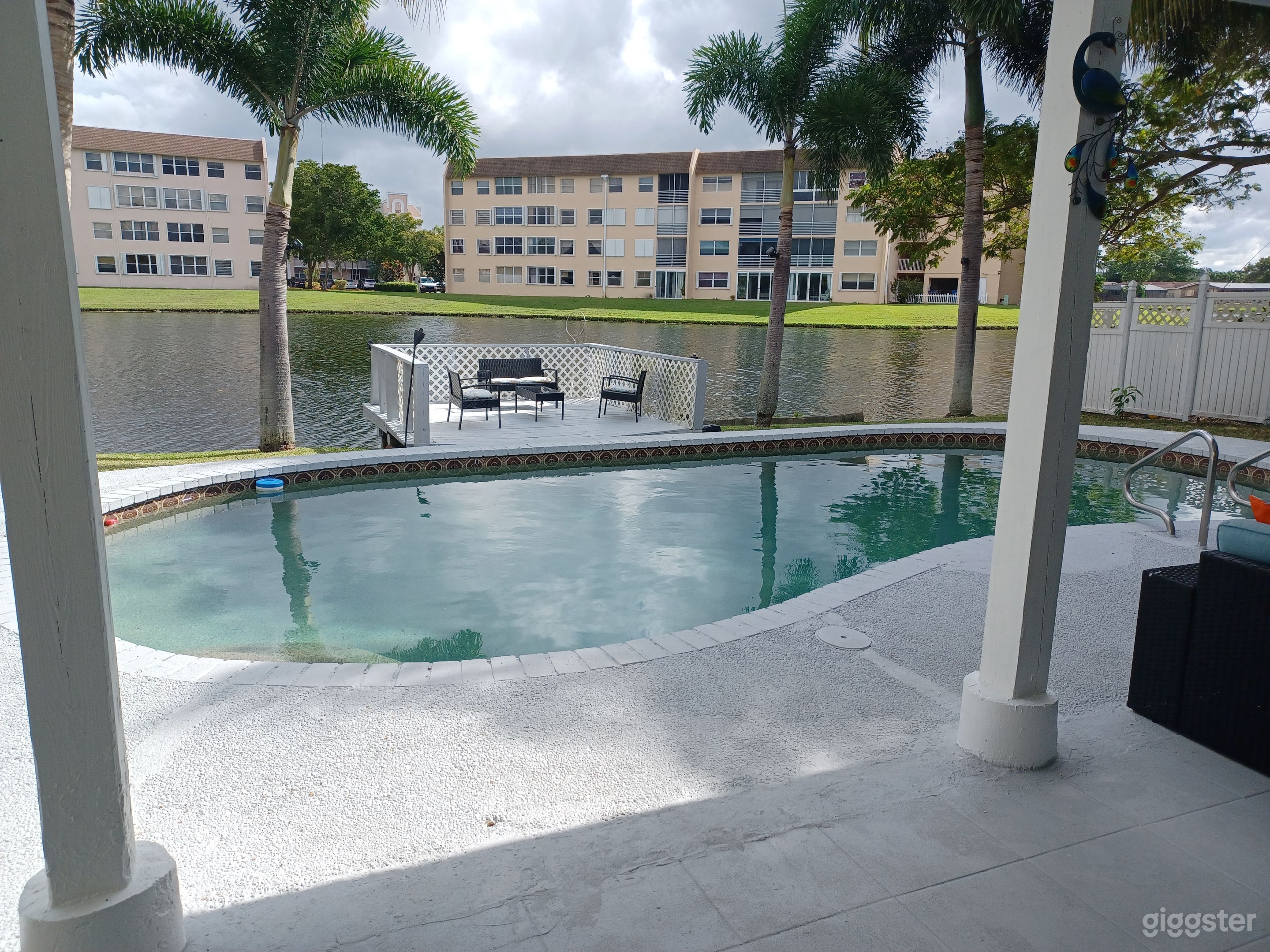 Beautiful Backyard w/ Pool &amp; Deck Overlooking Lake Photo 1