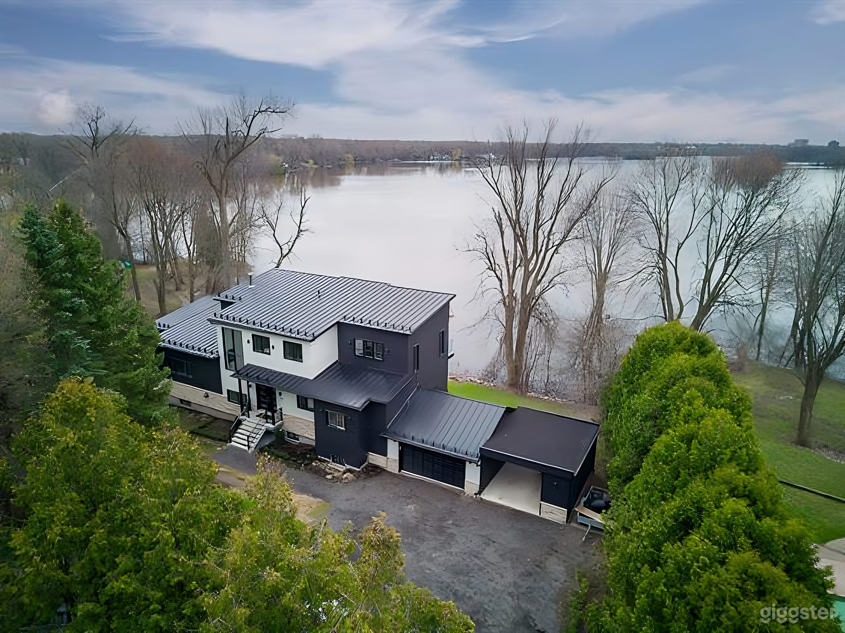 Ultra-Private 2.3 Acre Waterfront Estate Near Montreal Photo 2