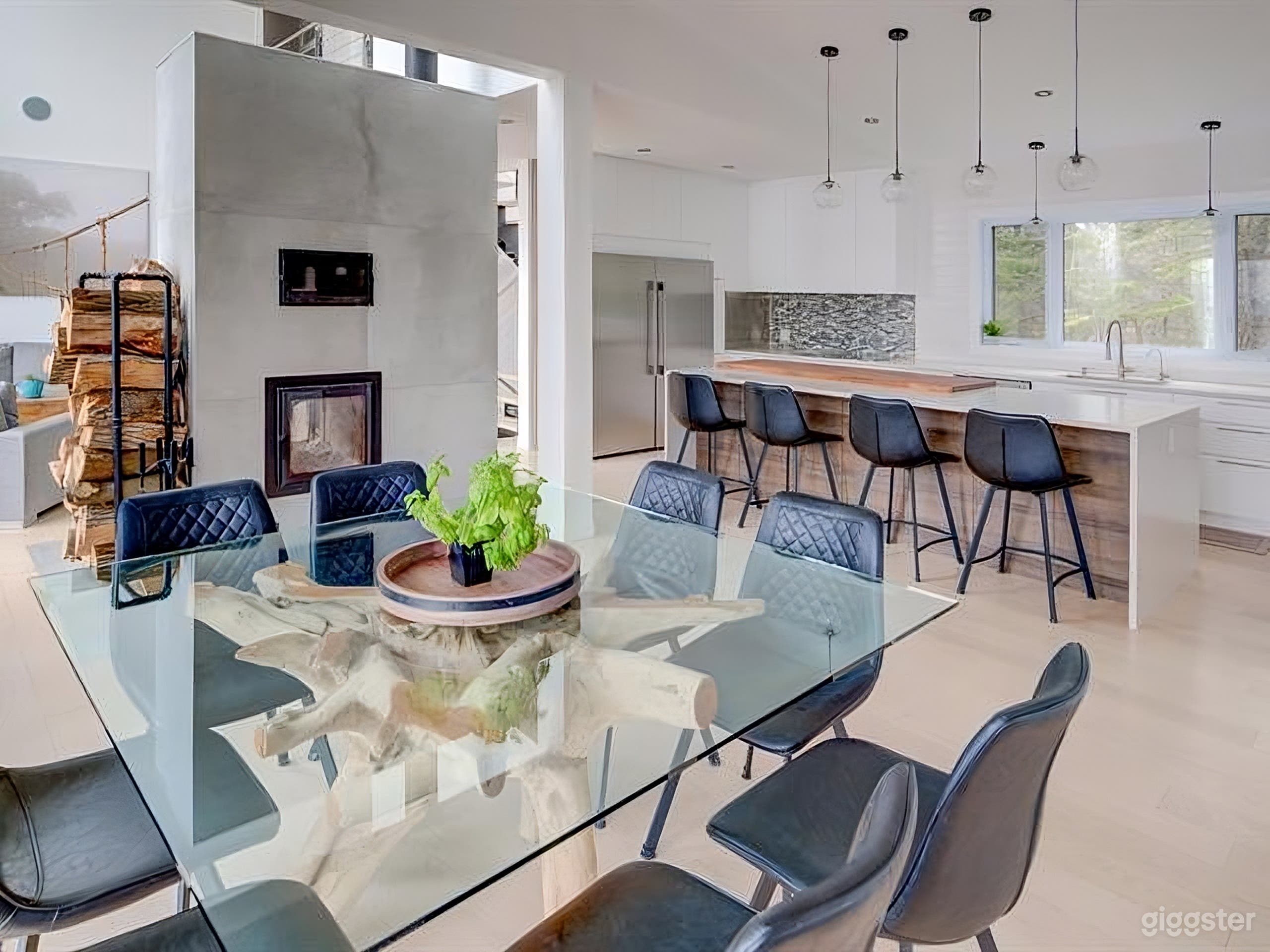 Ultra-Private 2.3 Acre Waterfront Estate Near Montreal Photo 4