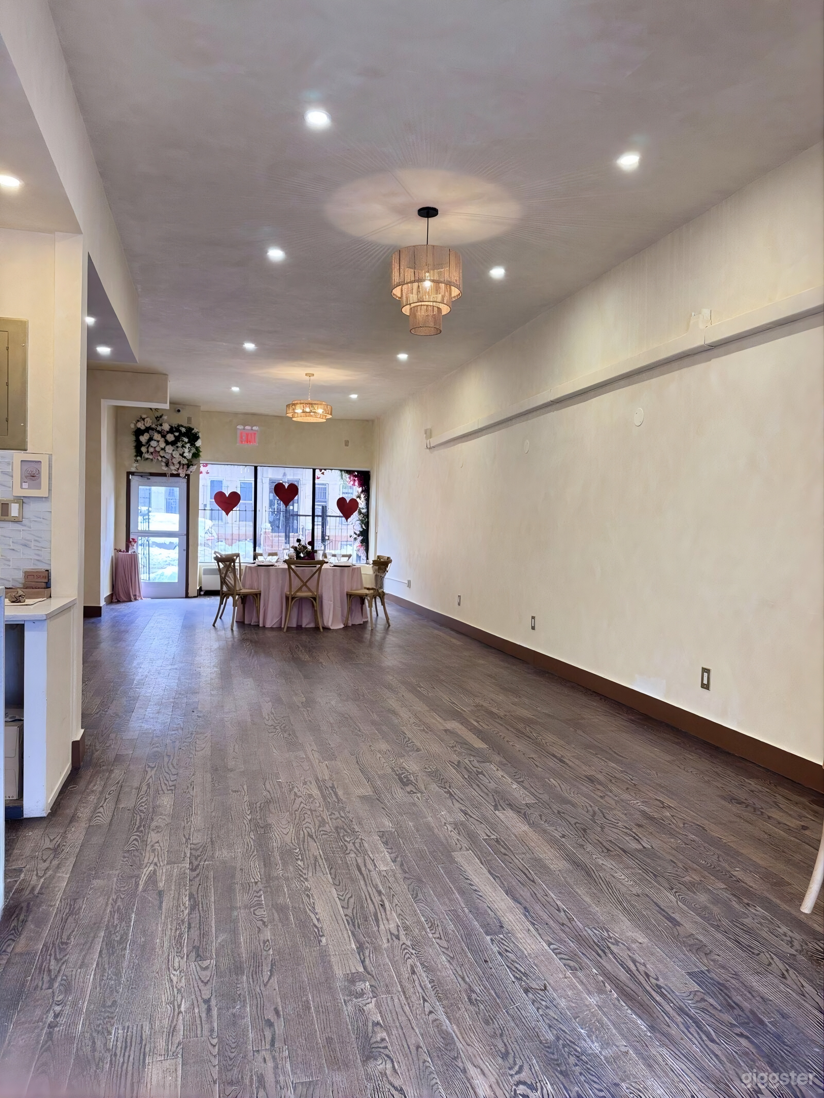 Modern Creative Studio with Bloom Bar & Event-Ready Design Photo 4