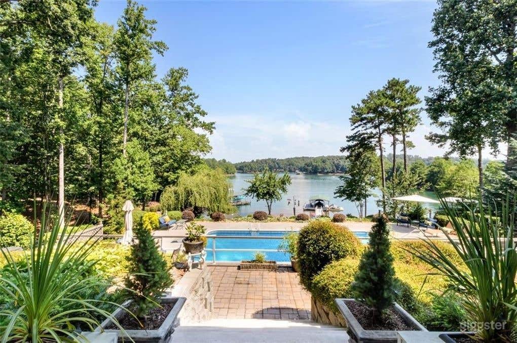 Entertainers Dream Estate w Spectacular View Photo 4