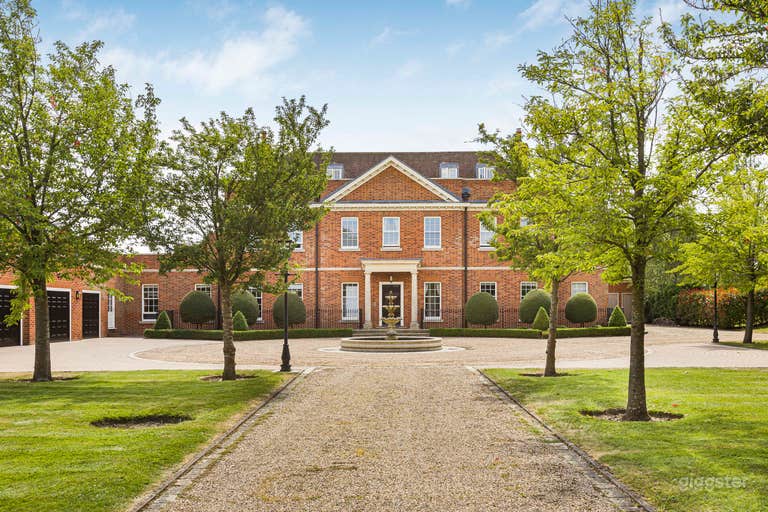  Regency House with Indoor Swimming Pool, Bar and Heli-pad 
