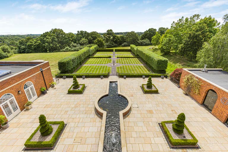  Regency House with Indoor Swimming Pool, Bar and Heli-pad 