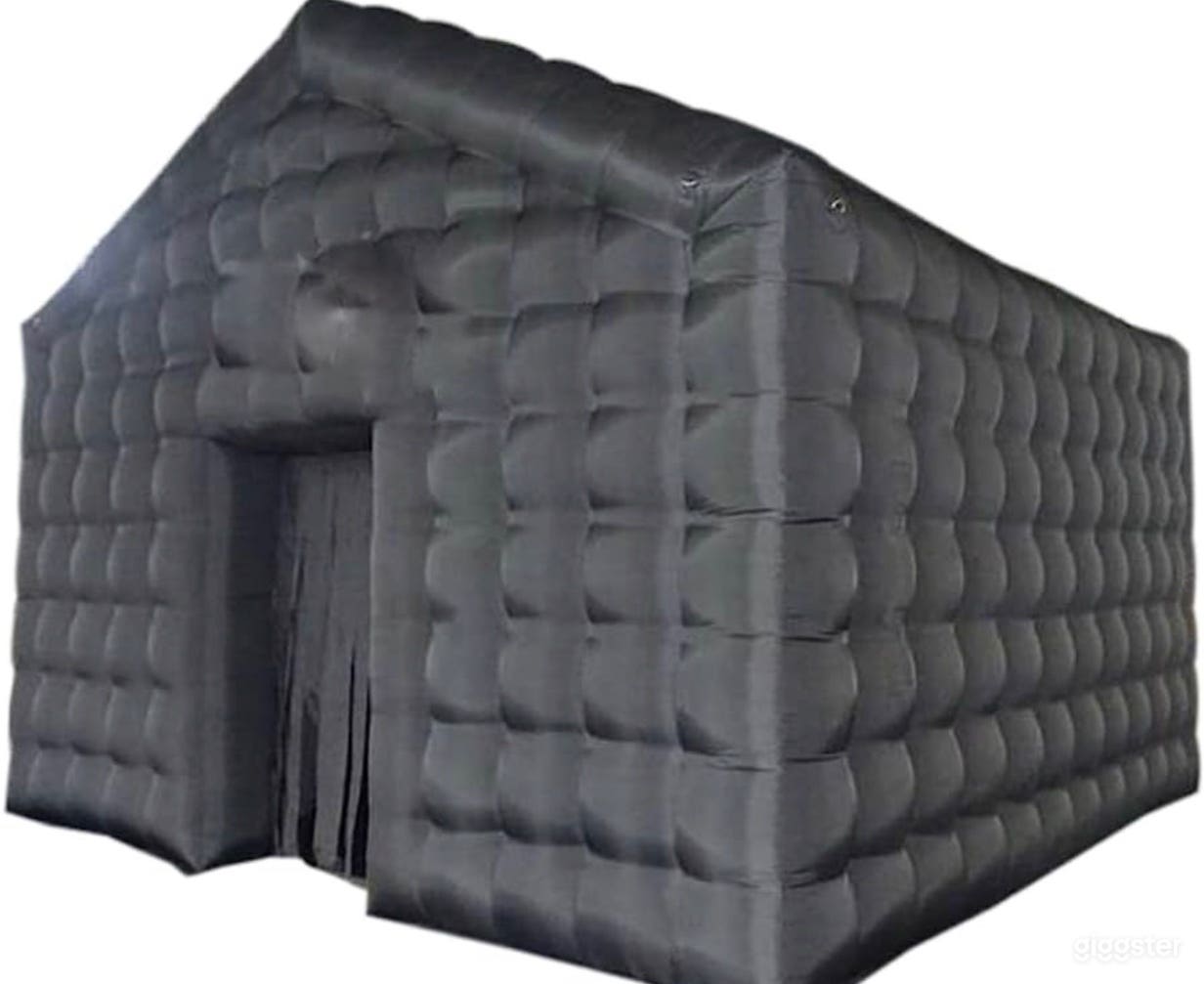 Outdoor Nightclub/Lounge  Photo 2