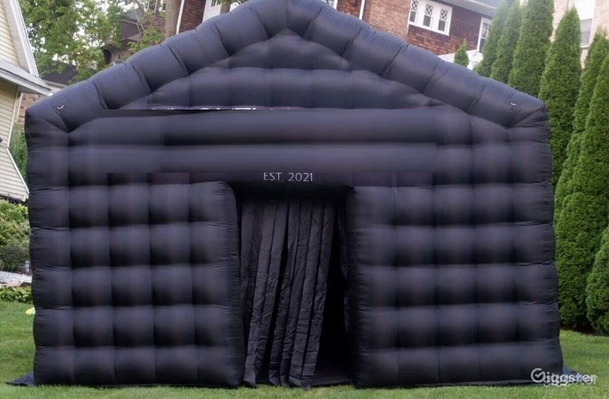 Outdoor Nightclub/Lounge  Photo 4