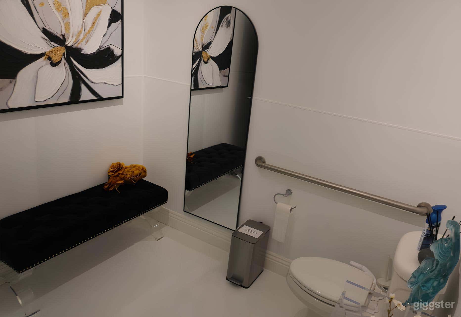 Modern Theatre Office Photo 3