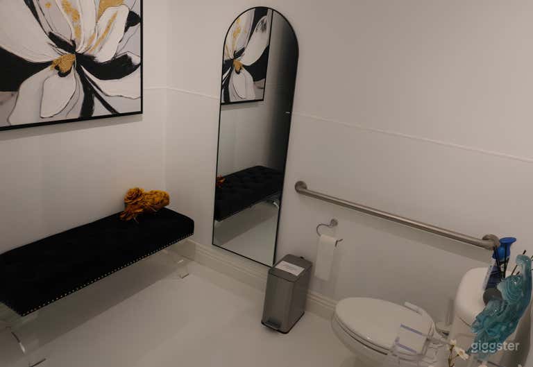  Modern Theatre Office 