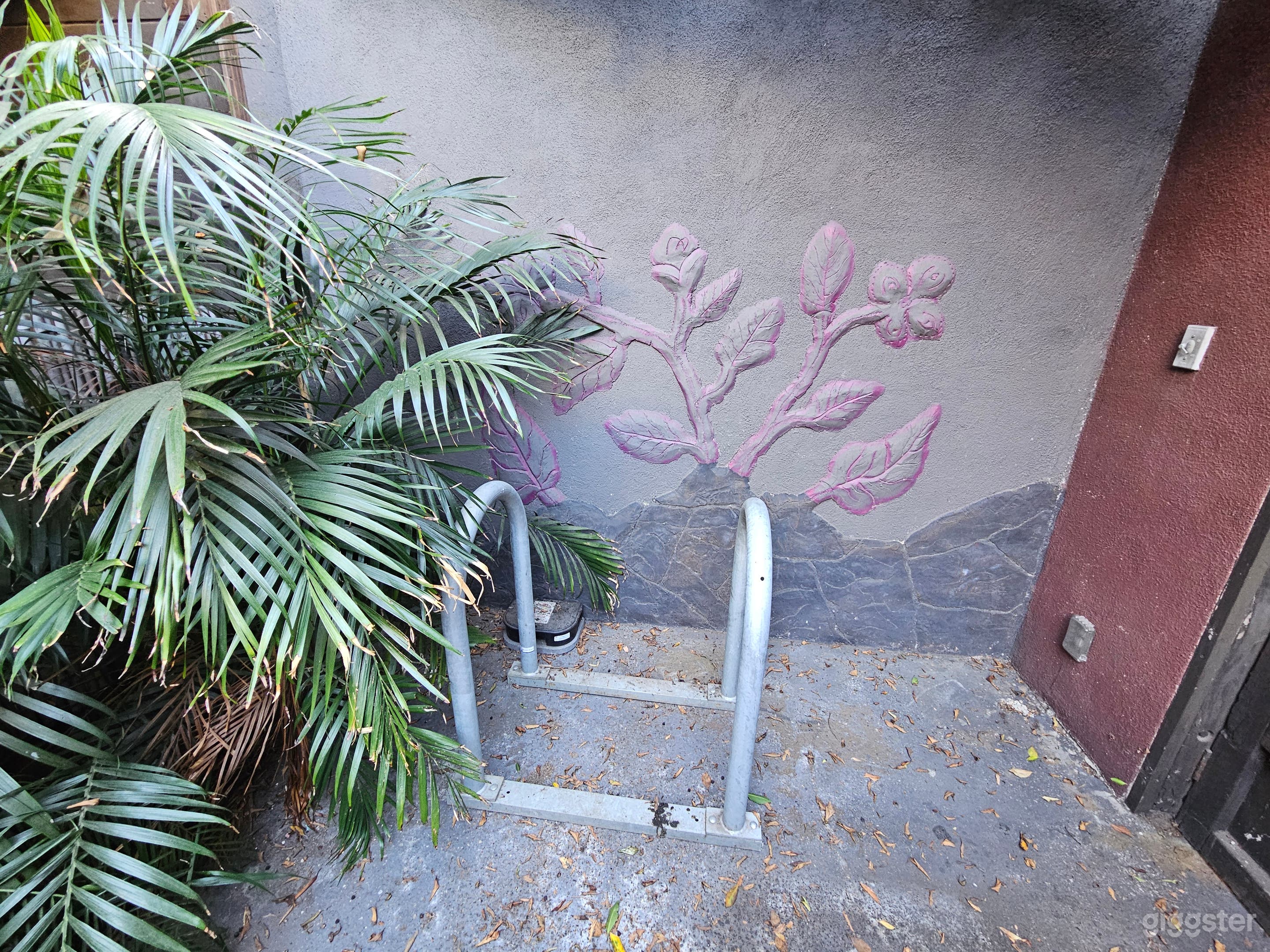 Rustic and Tropical Restaurant with Bar and Patio Photo 4