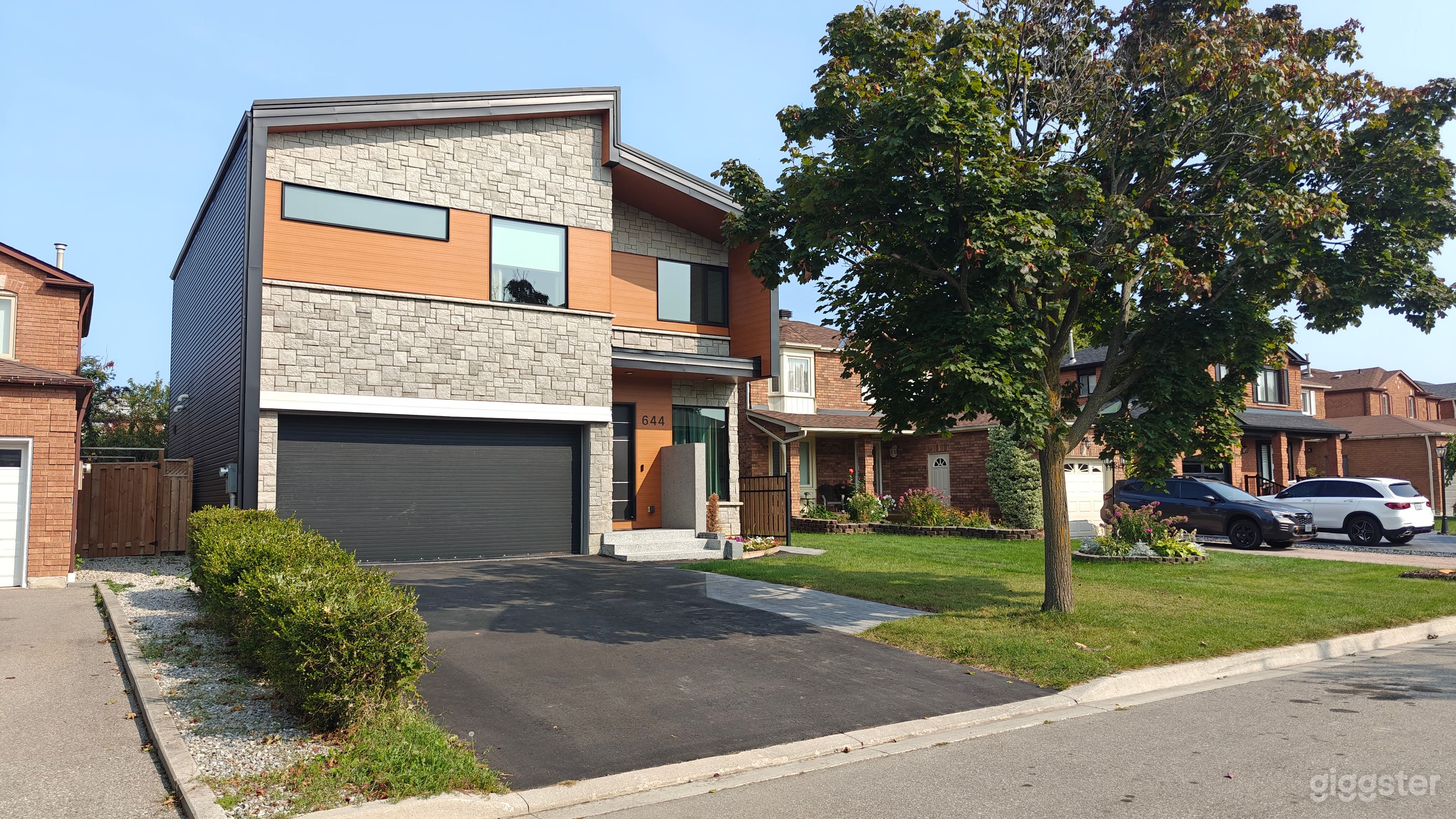 Modern oasis in the city-let the nature in Photo 1