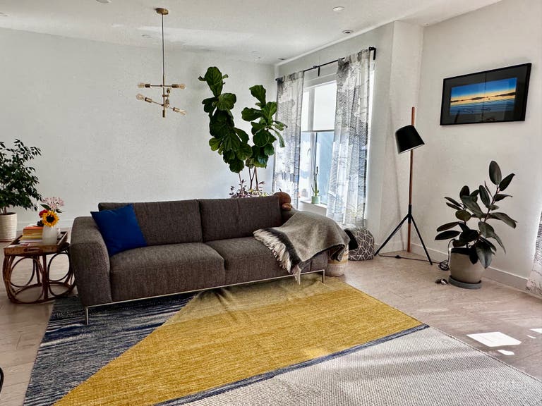  Natural Light Minimalist House 