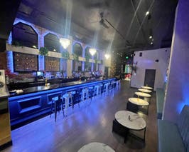  ZOE Cocktail Bar & Bites 