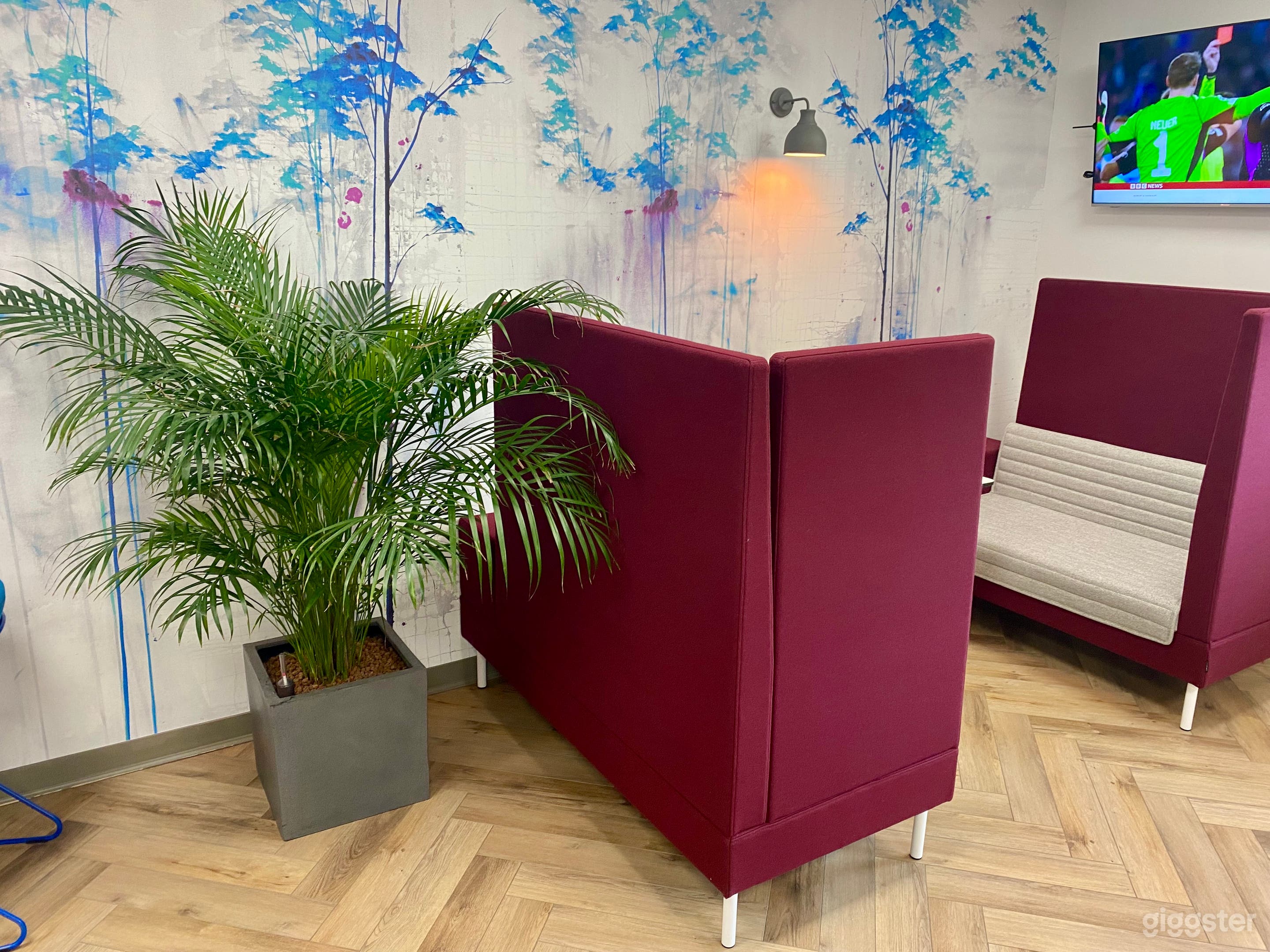 Hotdesking and Co-working Spaces  Photo 3