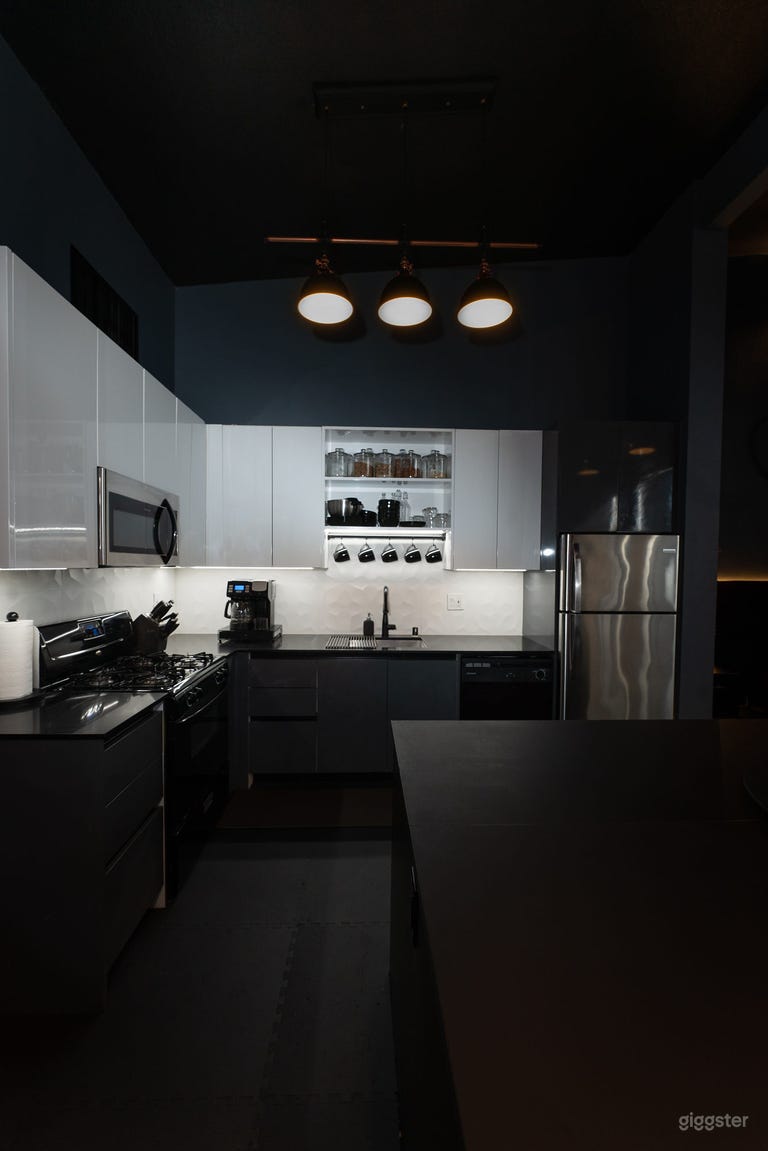  INDUSTRIAL MODERN LOFT IN THE NOHO ARTS DISTRICT 