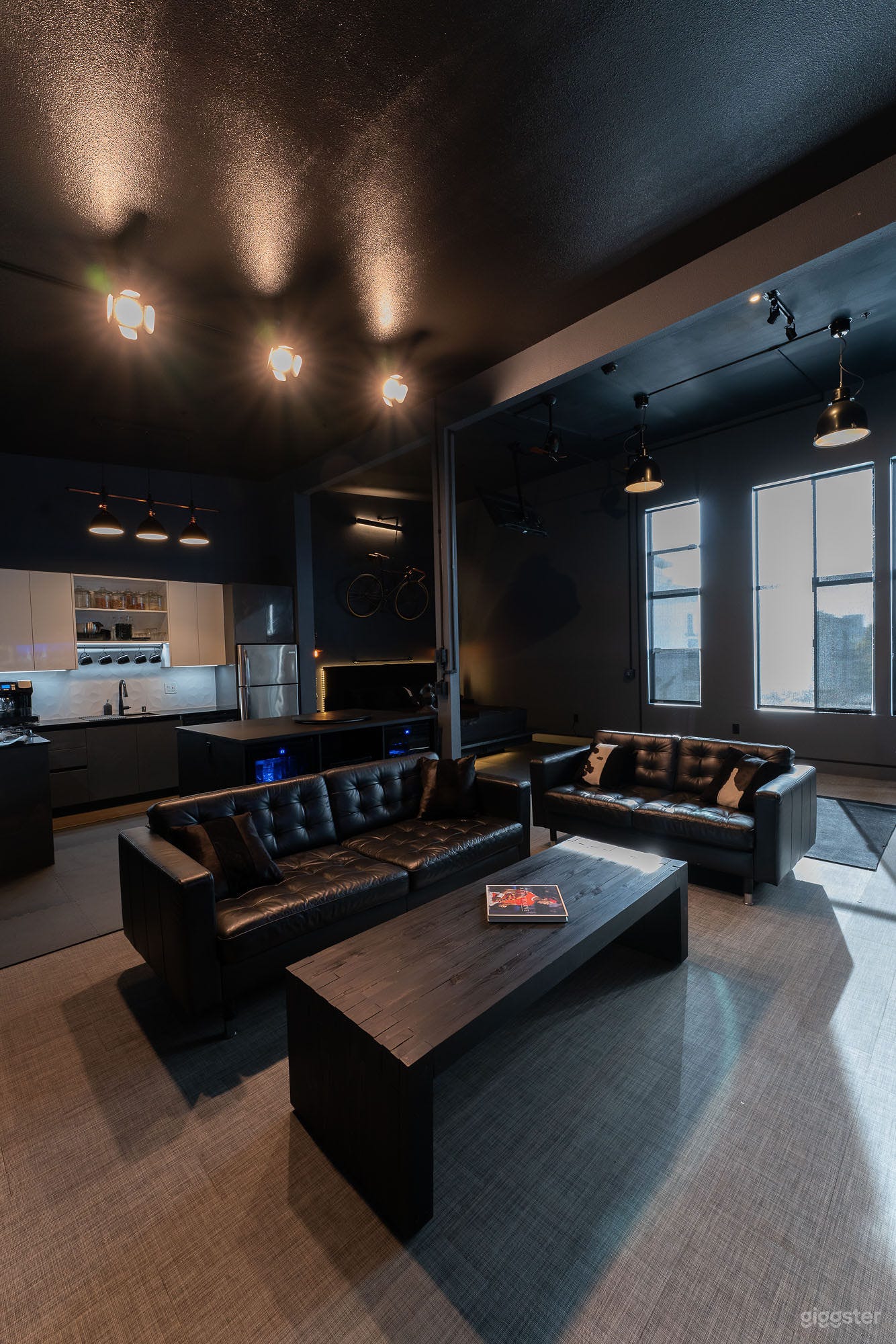 INDUSTRIAL MODERN LOFT IN THE NOHO ARTS DISTRICT Photo 2