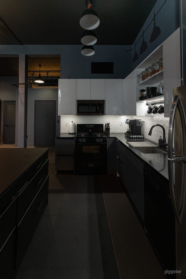  INDUSTRIAL MODERN LOFT IN THE NOHO ARTS DISTRICT 