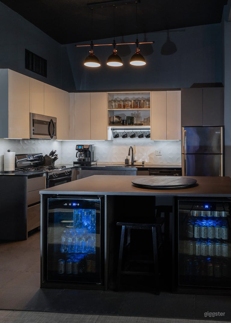  INDUSTRIAL MODERN LOFT IN THE NOHO ARTS DISTRICT 