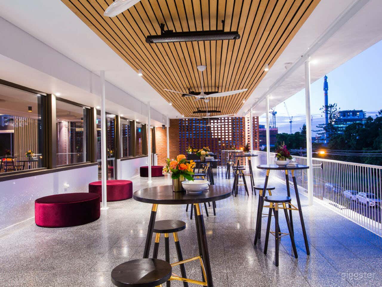 GRAND BALCONY Photo 1