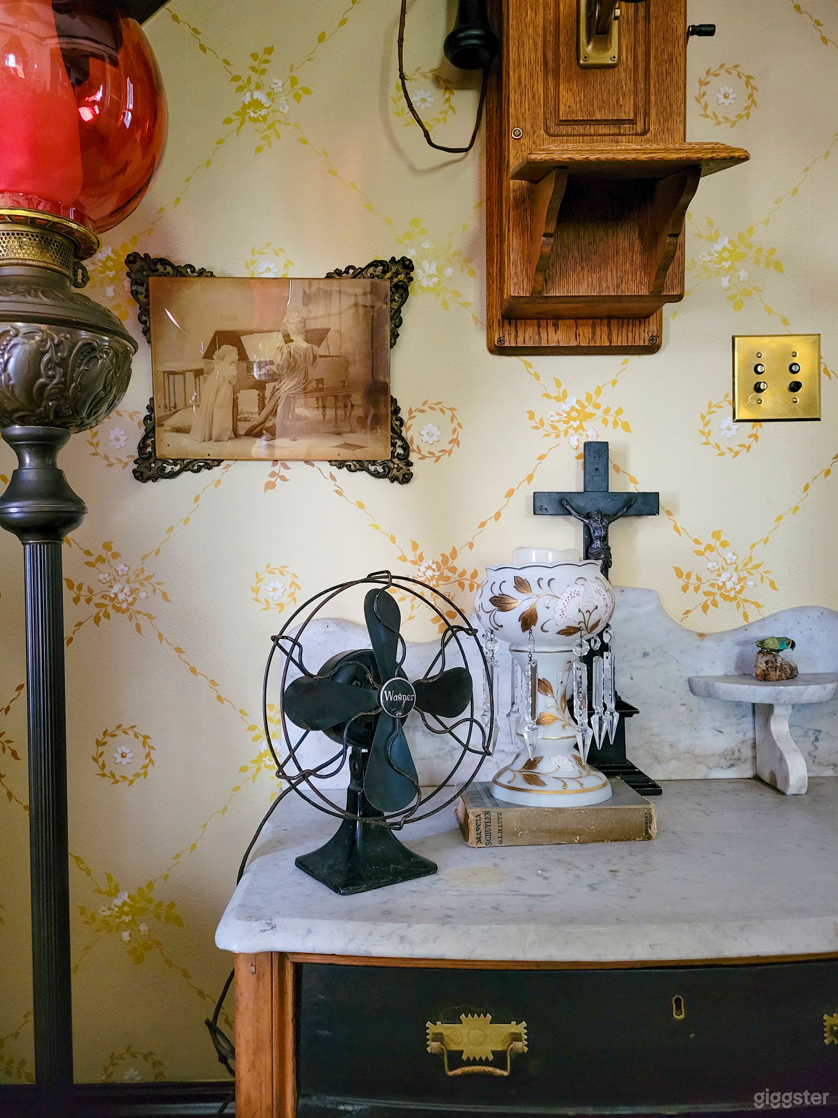 Period-Correct Victorian/Turn-of-the-Century Home Photo 4