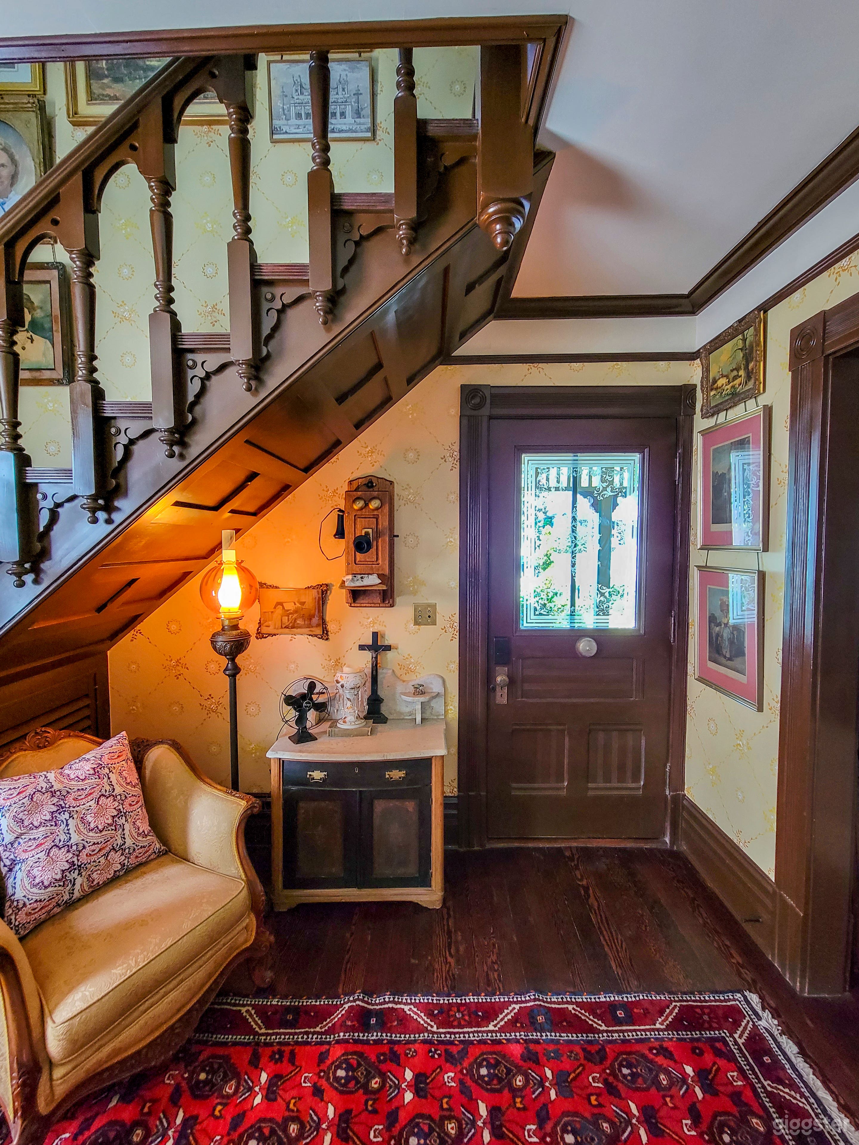 Period-Correct Victorian/Turn-of-the-Century Home Photo 3