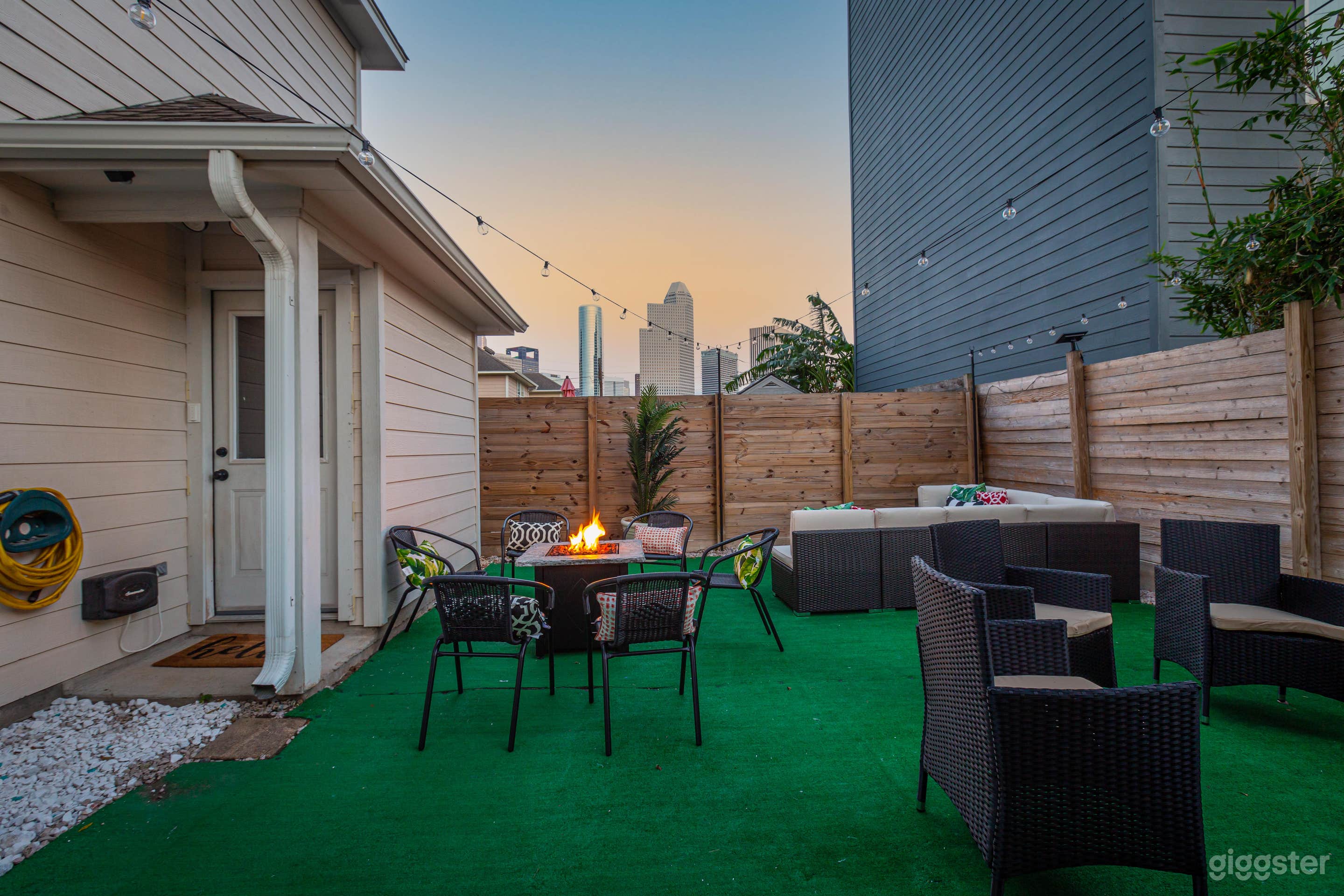 Cozy Urban Backyard Photo 2