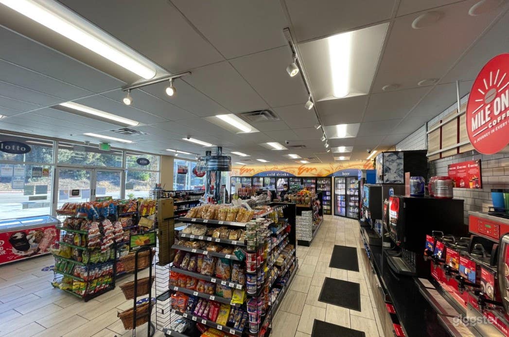 Cozy Convenience Store  Photo 1