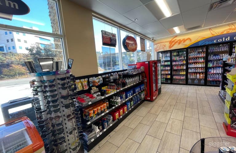  Cozy Convenience Store  