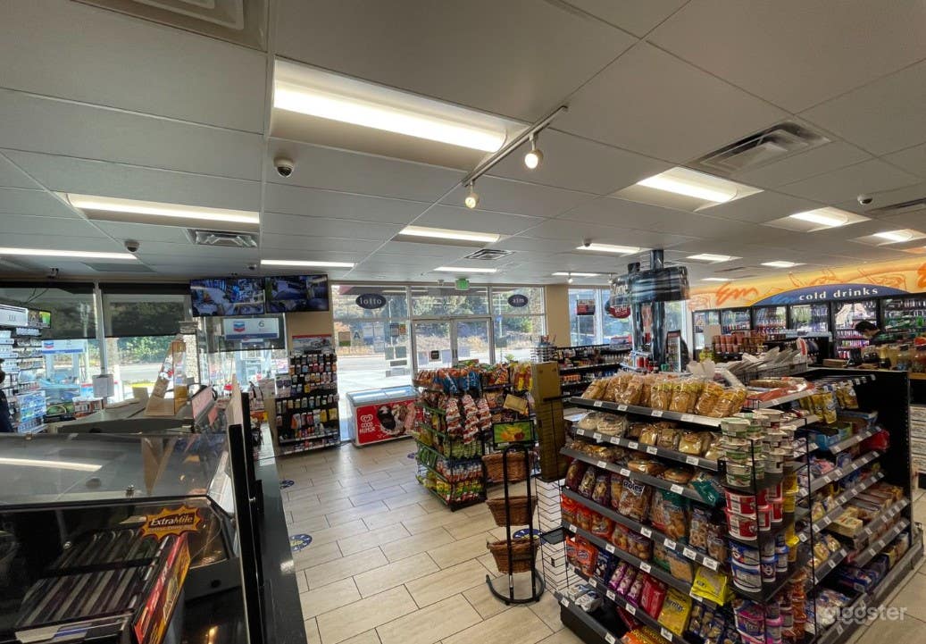 Cozy Convenience Store  Photo 3