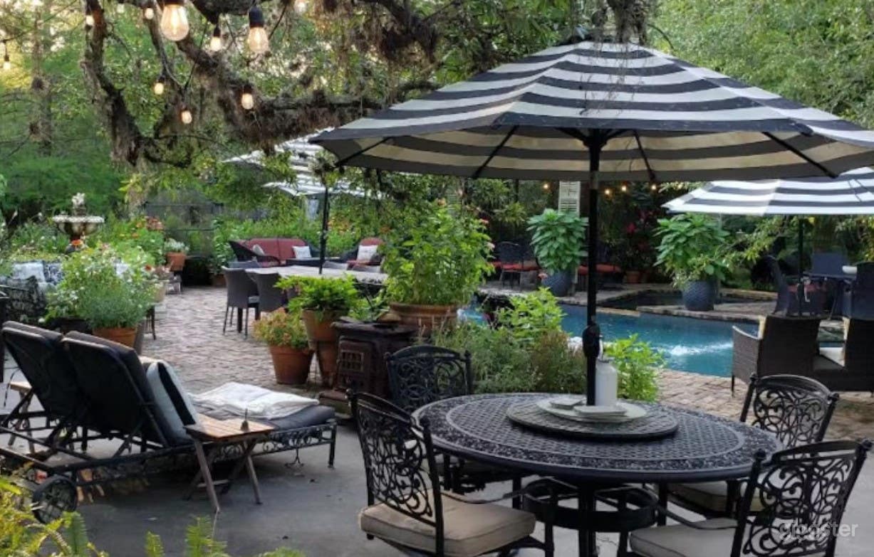 Relaxing and Zen Pool Area Photo 3