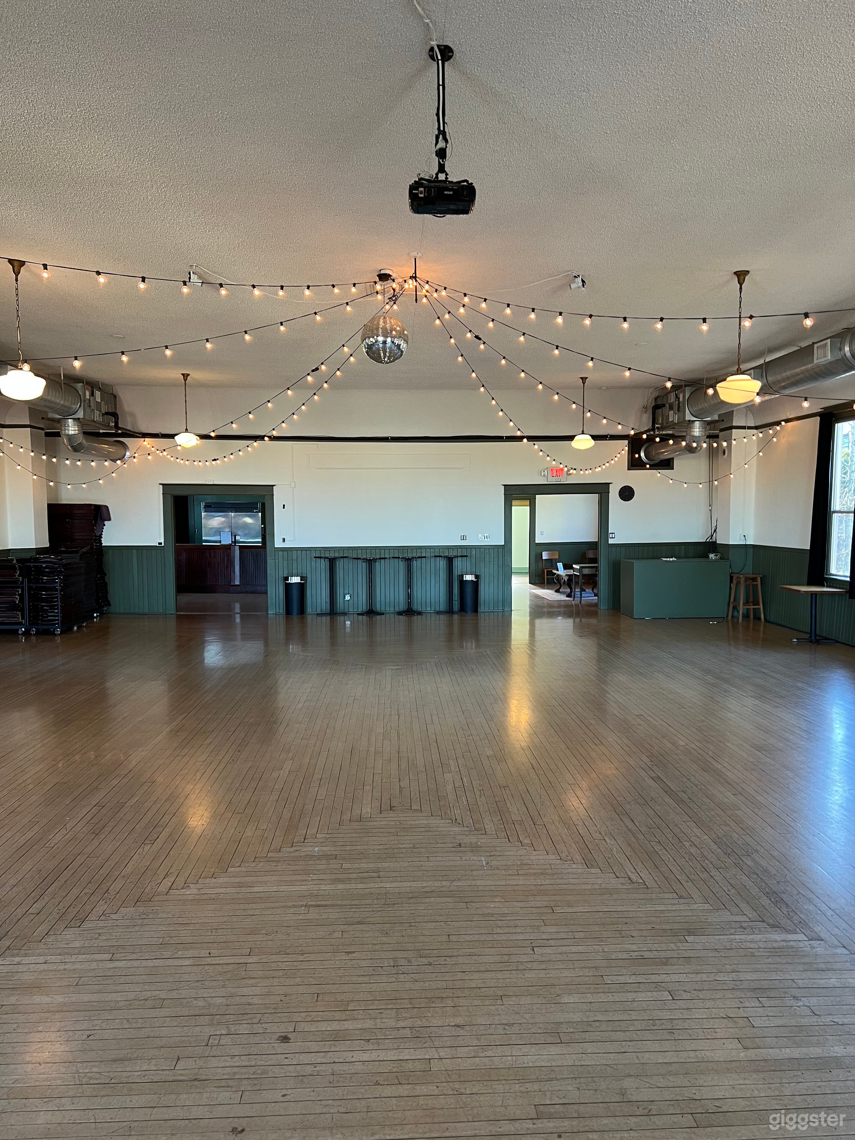 Historic Ballroom: Natural Lighting &amp; In-house F/B catering Photo 3