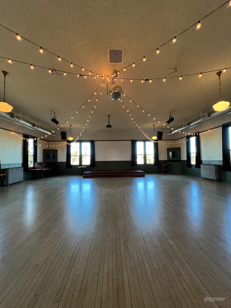  Historic Ballroom: Natural Lighting & In-house F/B catering 