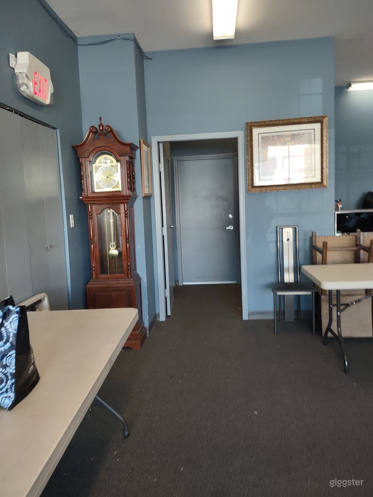  Versatile Room in Warehouse with many props. 