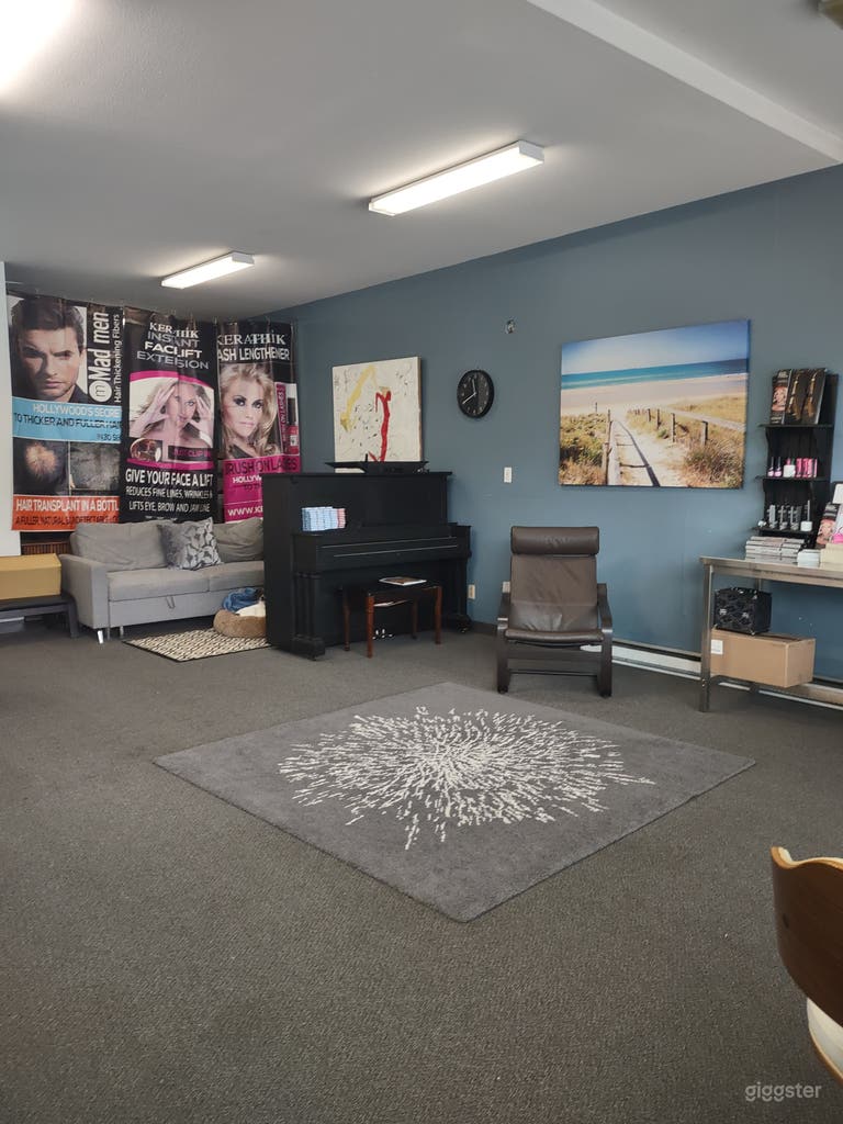  Versatile Room in Warehouse with many props. 