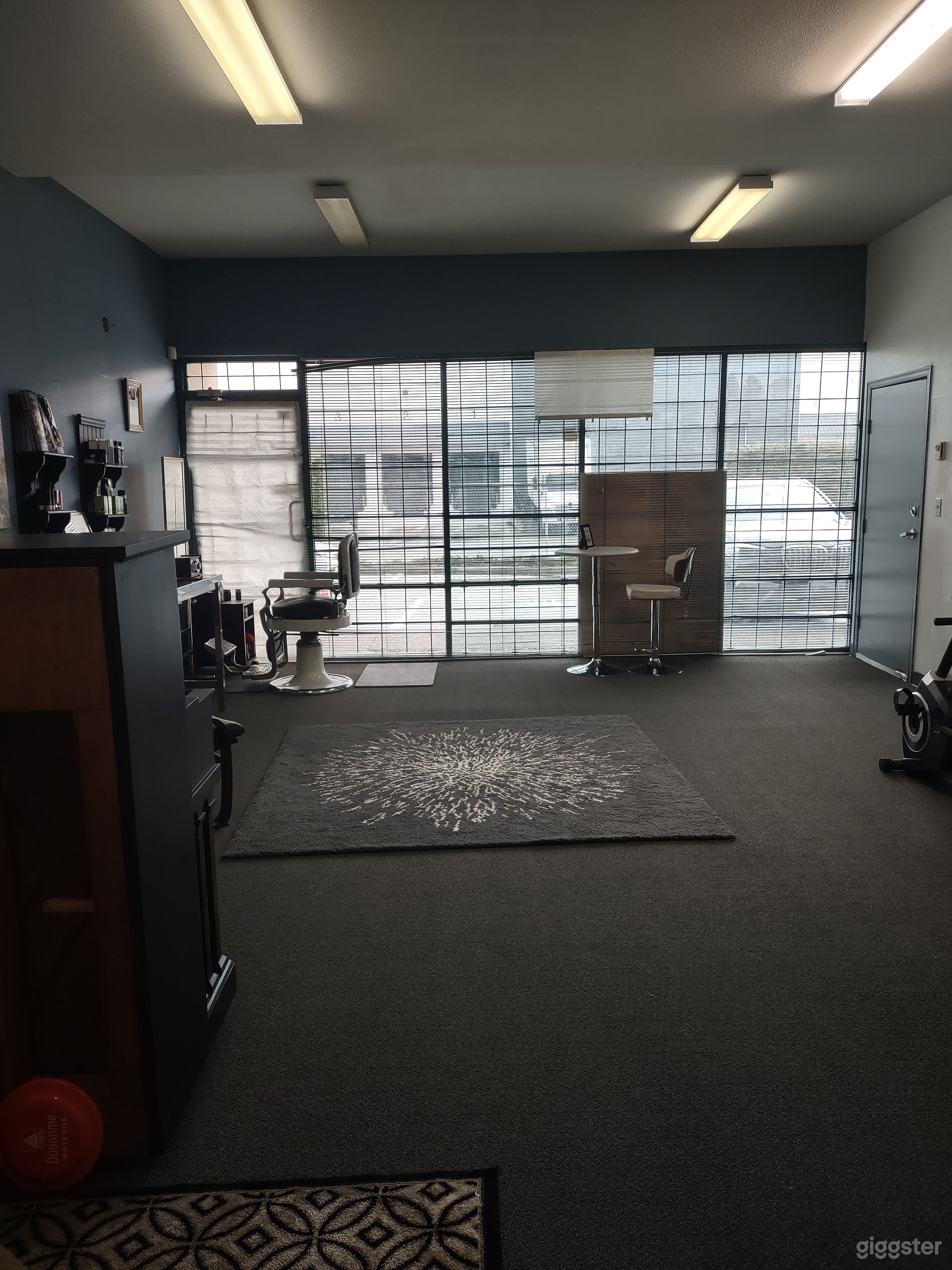 Versatile Room in Warehouse with many props. Photo 1