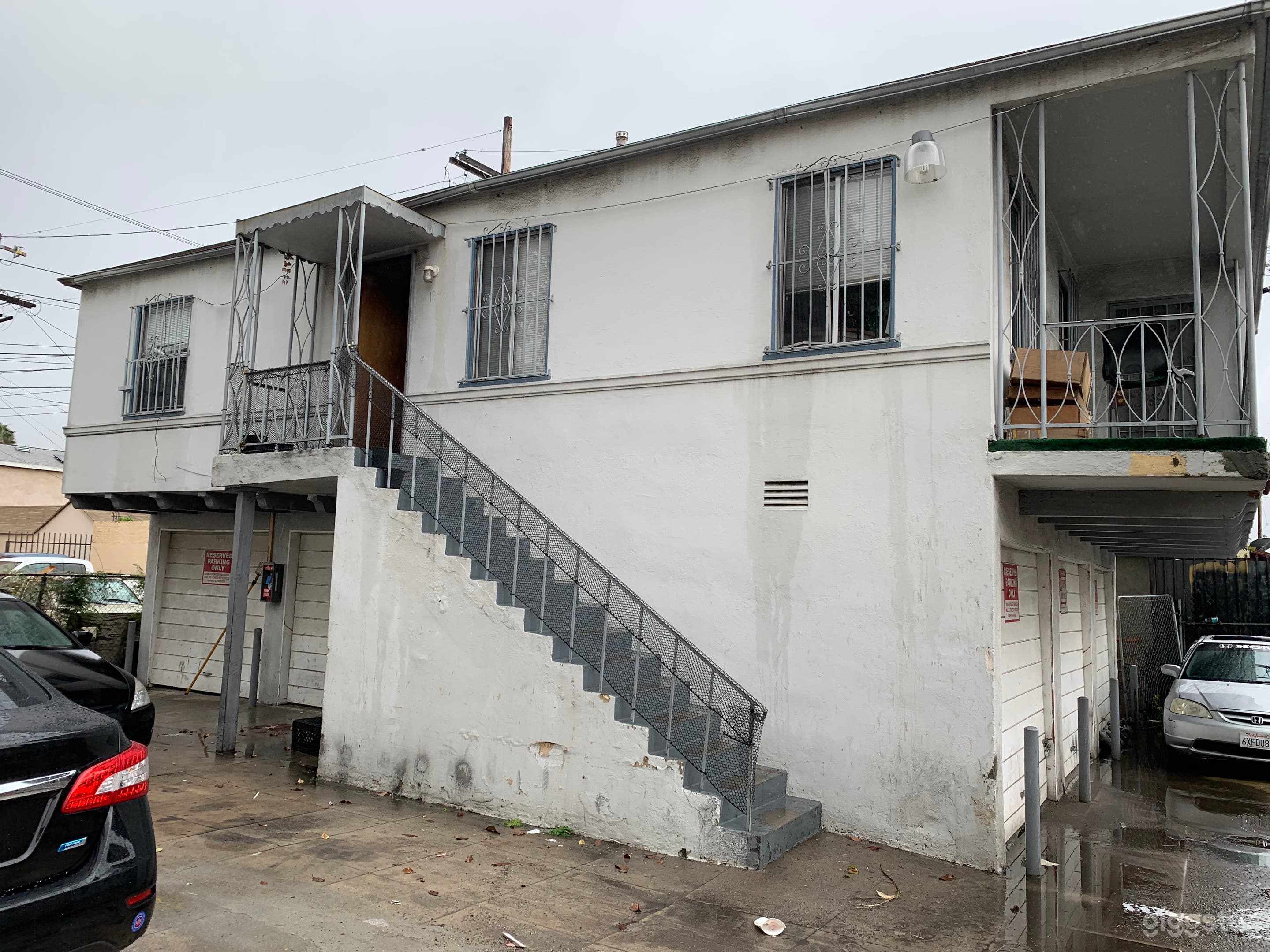 2 bedroom/1 bathroom 1930's style apt/back house Photo 1