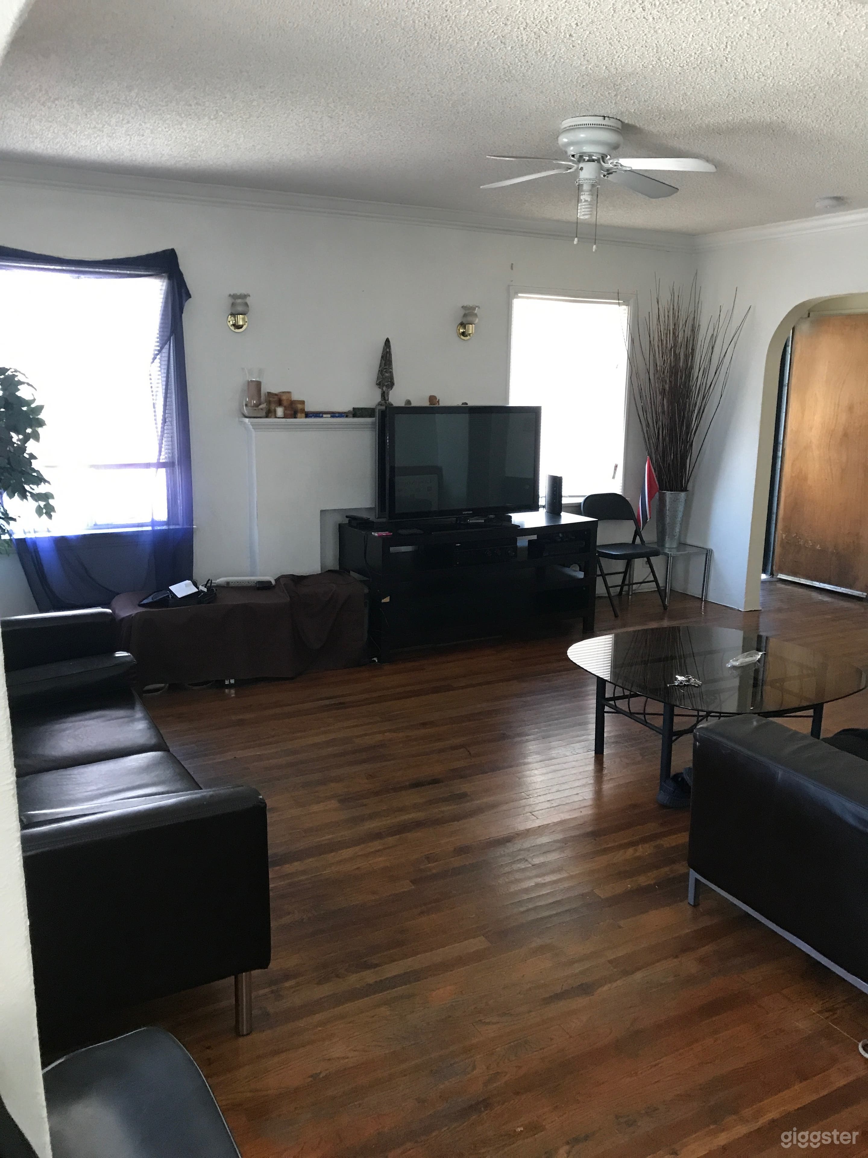 2 bedroom/1 bathroom 1930's style apt/back house Photo 4