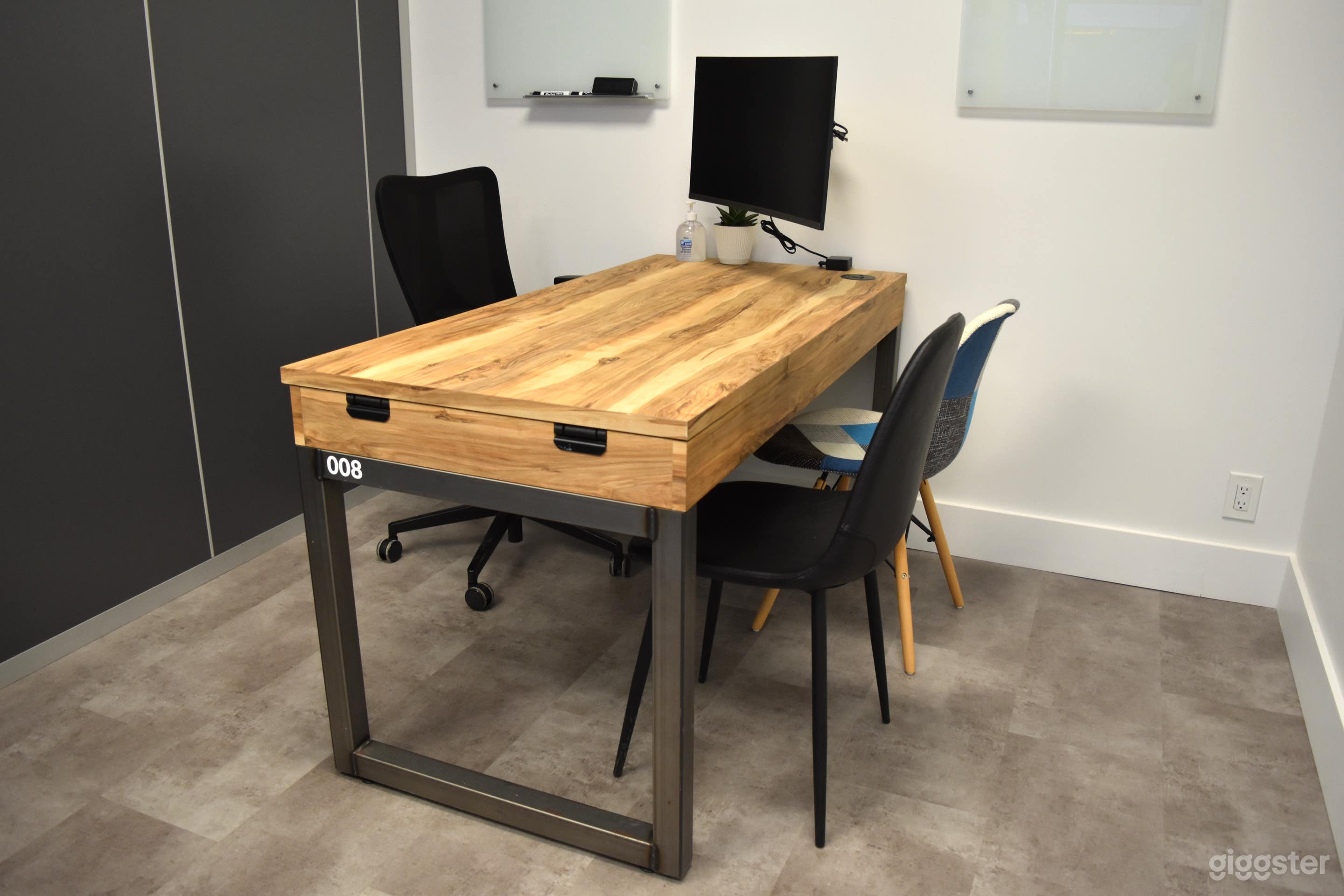 350 SQFT Private Offices in King East Photo 1