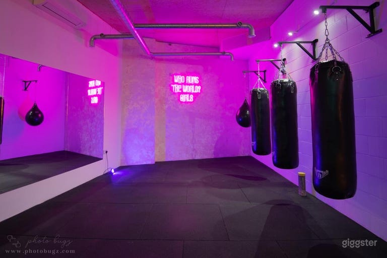  Fitnessstudio und Studio mit Physiotherapiepraxis 