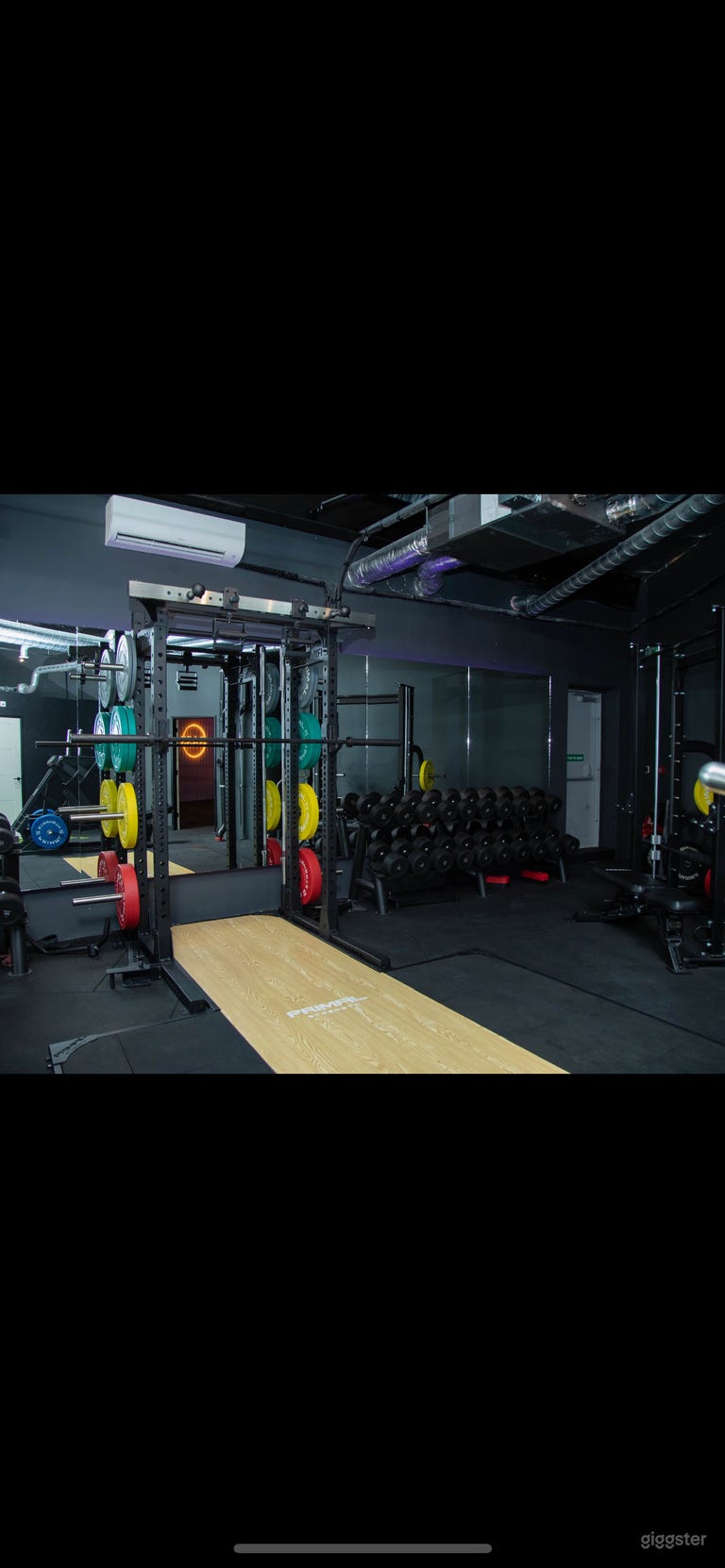  Fitnessstudio und Studio mit Physiotherapiepraxis 