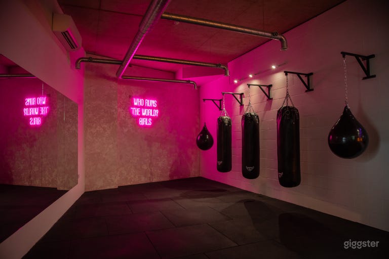  Fitnessstudio und Studio mit Physiotherapiepraxis 