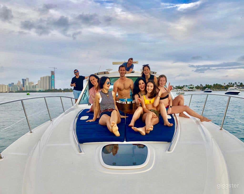 Spectacular 44FT SEA RAY Party Yacht Space Events Photo 2