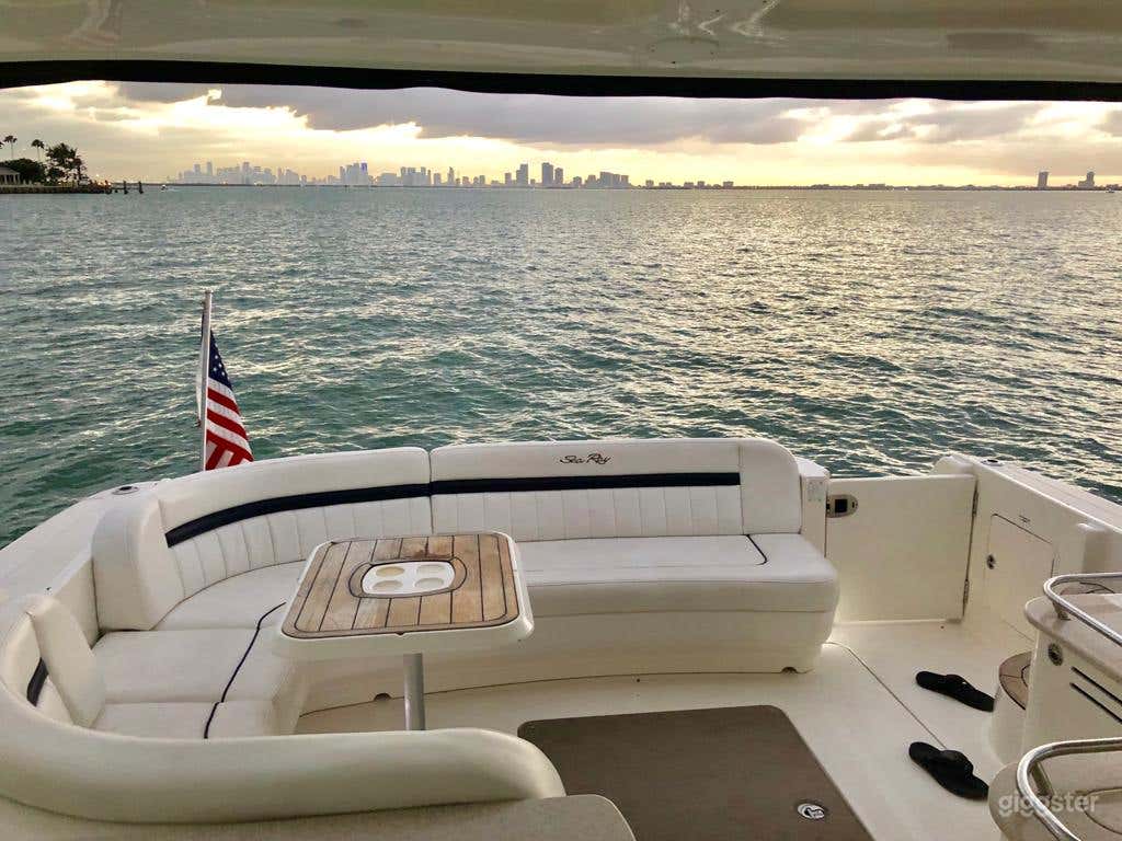 Spectacular 44FT SEA RAY Party Yacht Space Events Photo 1