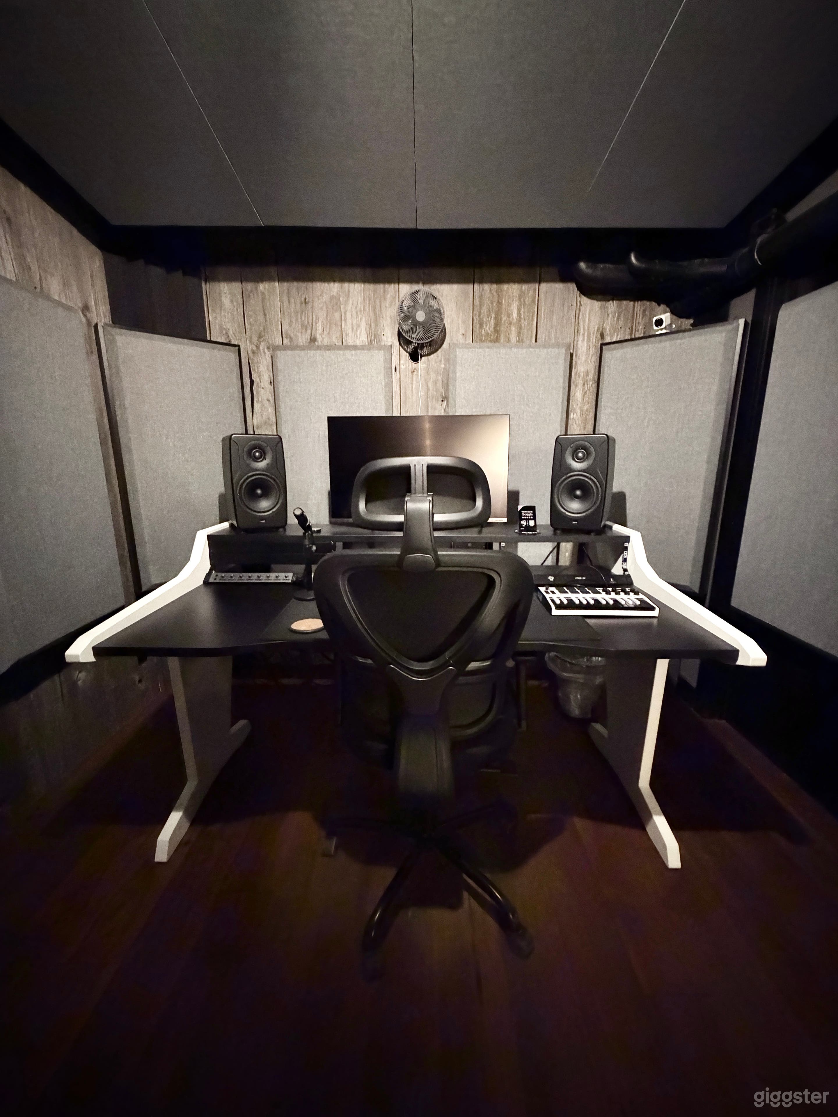 Leslieville Loft Music Studio for Creatives & Professionals Photo 2